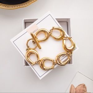 Gold Vintage Chunky Horse Shoe Link Bracelet